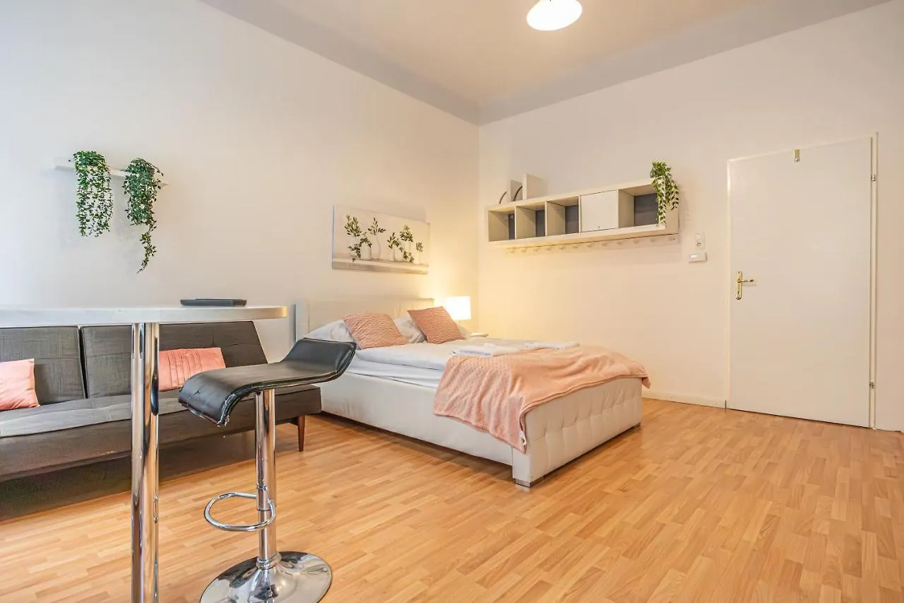 Cozy City Center Retreat 2Br Apt. Homelike Comfort Wenen Oostenrijk