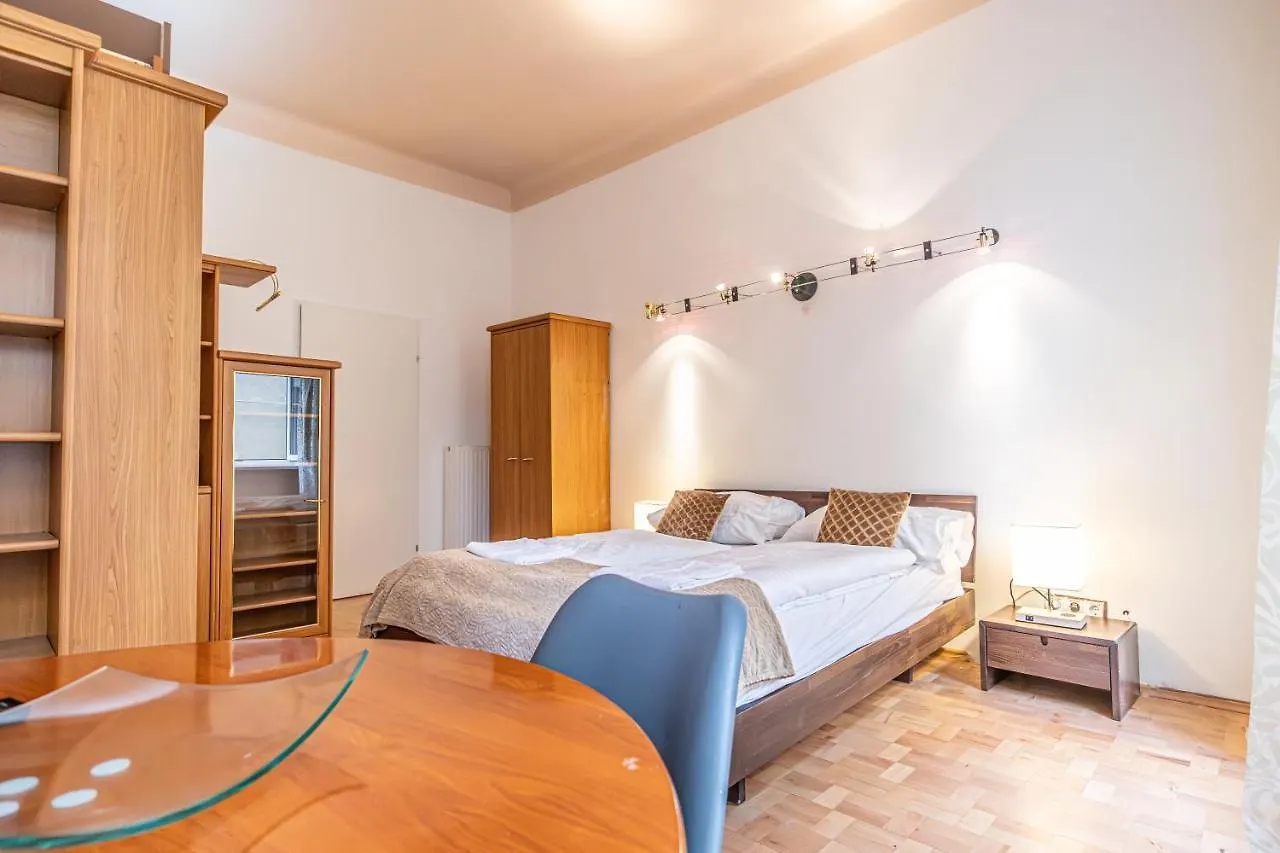 Cozy City Center Retreat 2Br Apt. Homelike Comfort联系方式