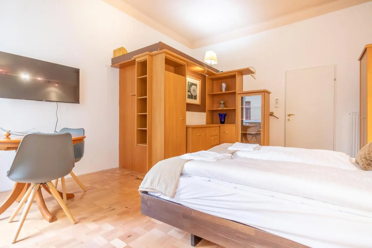 Appartement Cozy City Center Retreat 2Br Apt. Homelike Comfort Wenen Oostenrijk