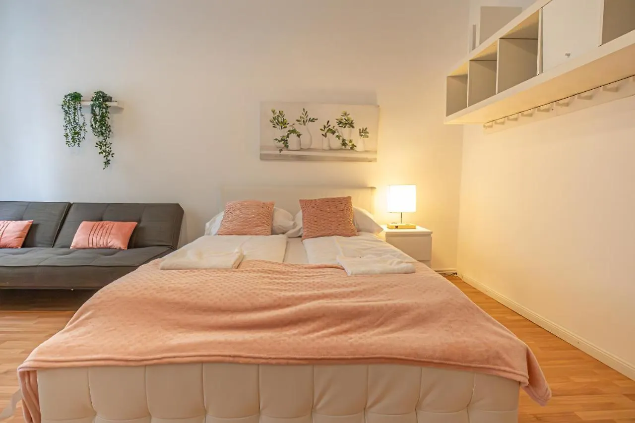 Cozy City Center Retreat 2Br Apt. Homelike Comfort Wenen Appartement